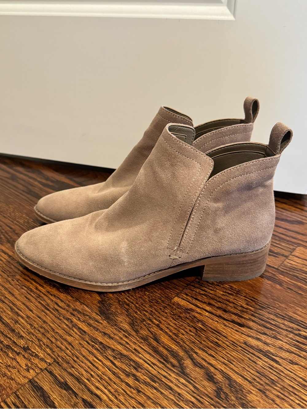 Women's Dolce Vita Taupe Suede Ankle Boots - Chelsea Style size 8.5
